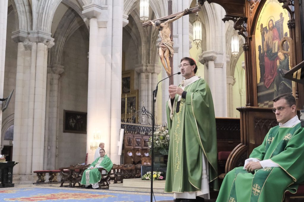 La Familia Hospitalaria celebra en la Catedral de la Almudena su Jubileo con el cardenal José Cobo