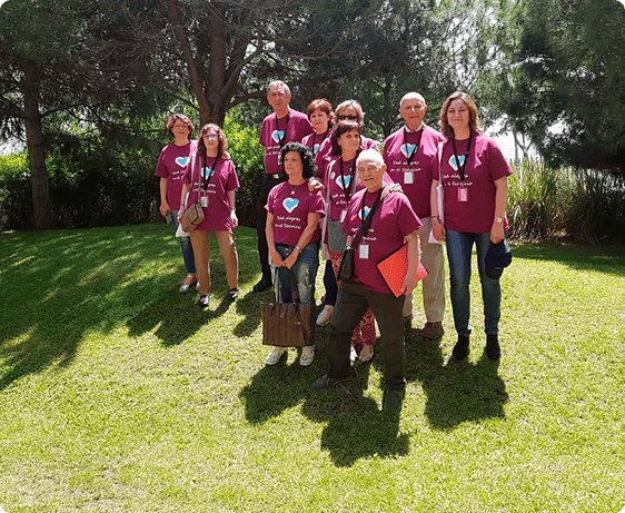 Grupo de voluntarios del Hospital Beata María Ana durante una actividad al aire libre